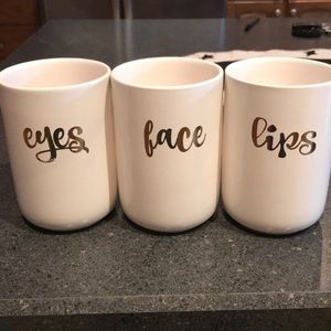 Eyes,face,lips bathroom storage